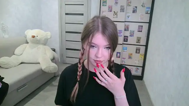 Snapshot of GinnyBlacky chatting on June 18, 8:47 pm GinnyBlacky online show from June 18, 8:47 pm