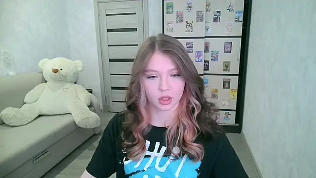 Snapshot of GinnyBlacky chatting on June 5, 5:34 am GinnyBlacky online show from June 5, 5:34 am