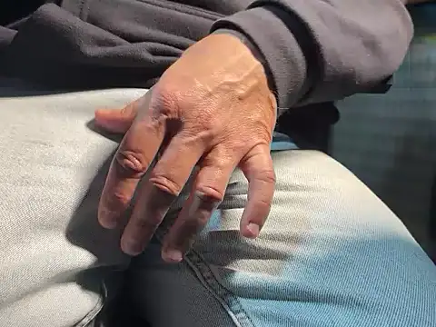 Max 965 online show from November 15, 6:45 pm