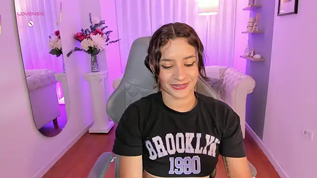 hanna mils online show from June 19, 3:45 am