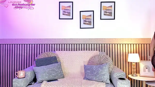 hanna mils online show from November 14, 4:16 am