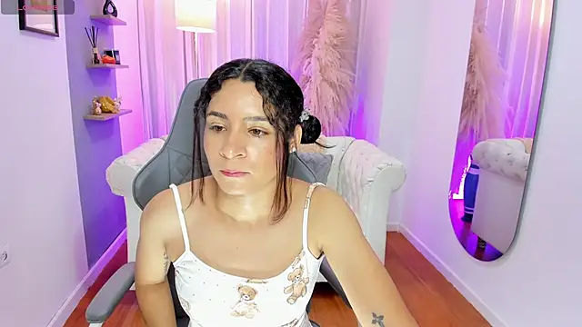 Snapshot of hanna_mils chatting on December 20, 11:57 am hanna mils online show from December 20, 11:57 am