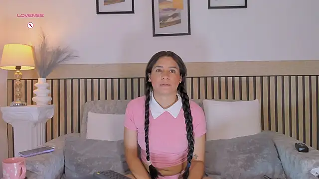 hanna mils online show from April 19, 4:02 am