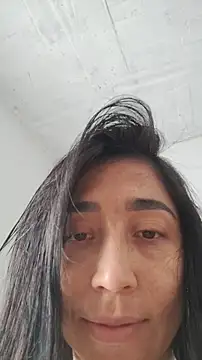 Elowyn online show from December 14, 6:13 pm