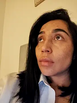 Elowyn online show from October 26, 2:45 am