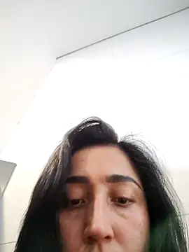 Elowyn online show from March 31, 9:50 pm