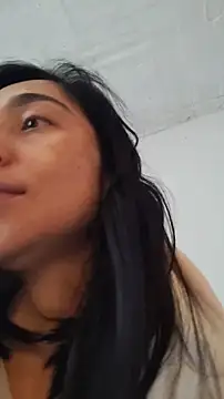 Elowyn online show from November 28, 6:41 pm