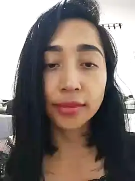 Snapshot of Elowyn chatting on October 4, 2:57 am Elowyn online show from October 4, 2:57 am