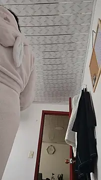 Elowyn online show from November 10, 4:12 pm