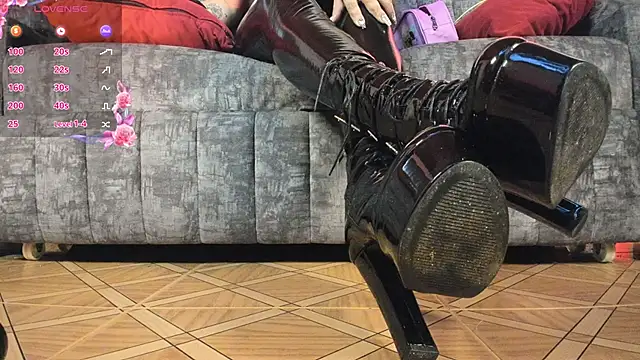 Snapshot of _LuanaDabbraccio chatting on February 20, 2:08 pm LuanaDabbraccio online show from February 20, 2:08 pm