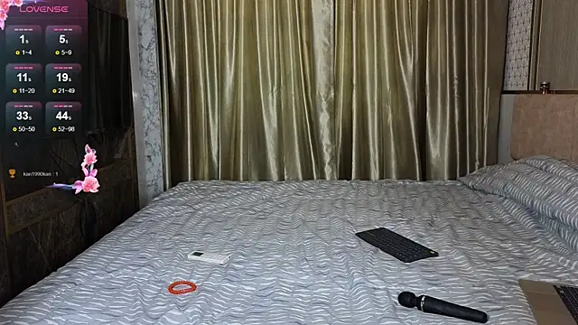 Snapshot of hot_ass_18 chatting on January 7, 6:29 am hot ass 18 online show from January 7, 6:29 am