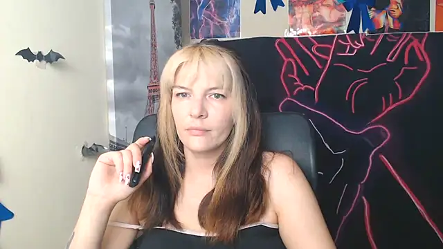 Snapshot of VanessaRey_ chatting on June 21, 6:41 am VanessaRey online show from June 21, 6:41 am
