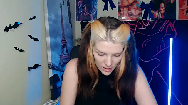 VanessaRey  online show from April 17, 3:04 pm