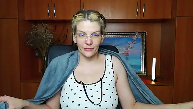 VanessaRey  online show from May 3, 3:00 am