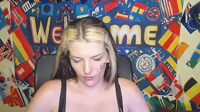 Snapshot of VanessaRey_ chatting on July 11, 6:19 pm VanessaRey online show from July 11, 6:19 pm