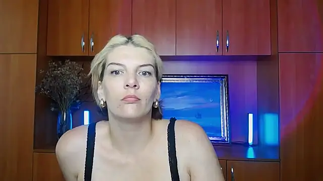 Snapshot of VanessaRey_ chatting on July 7, 7:09 am VanessaRey online show from July 7, 7:09 am