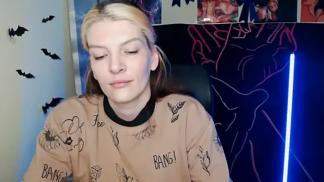 VanessaRey  online show from April 18, 6:05 am