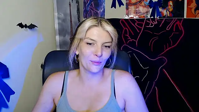 Snapshot of VanessaRey_ chatting on July 17, 6:54 am VanessaRey online show from July 17, 6:54 am