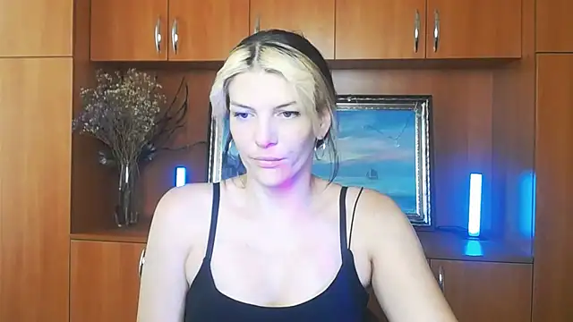 Snapshot of VanessaRey_ chatting on July 13, 6:56 am VanessaRey online show from July 13, 6:56 am