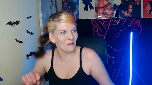 VanessaRey  online show from April 21, 4:46 pm