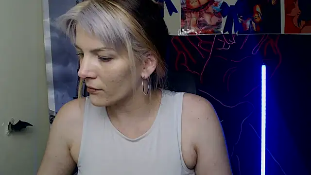 VanessaRey  online show from May 18, 3:28 pm