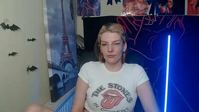 VanessaRey  online show from April 30, 8:57 pm