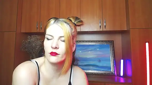 VanessaRey  online show from February 27, 6:30 pm