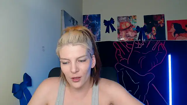 VanessaRey  online show from April 15, 5:02 am