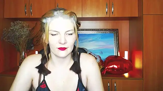 VanessaRey  online show from February 13, 5:35 pm