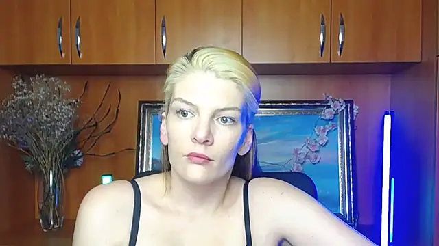 VanessaRey  online show from April 9, 4:46 pm