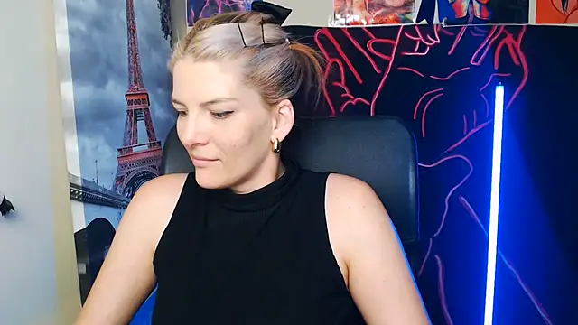 VanessaRey  online show from May 26, 4:38 pm