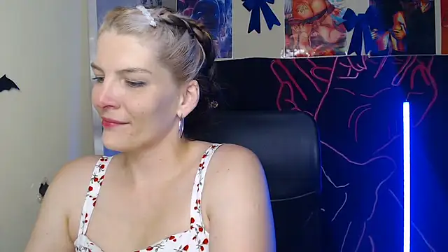 VanessaRey  online show from May 22, 3:32 pm