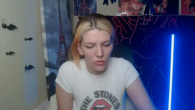 VanessaRey  online show from May 1, 9:03 am