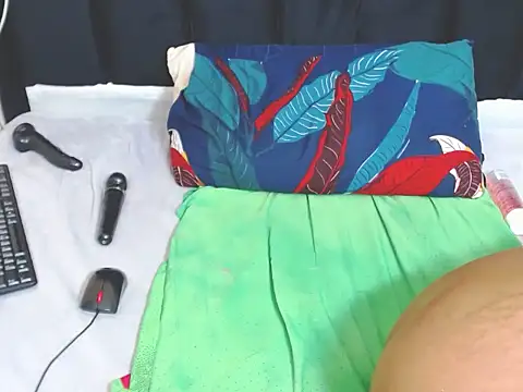 Snapshot of AriesCake chatting on March 23, 4:38 am AriesCake online show from March 23, 4:38 am