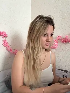 Snapshot of mollygirll chatting on October 7, 8:48 am mollygirll online show from October 7, 8:48 am