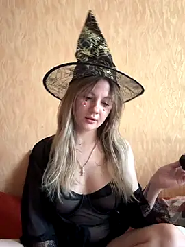 Snapshot of mollygirll chatting on October 29, 11:53 am mollygirll online show from October 29, 11:53 am