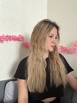 Snapshot of mollygirll chatting on October 6, 8:48 am mollygirll online show from October 6, 8:48 am