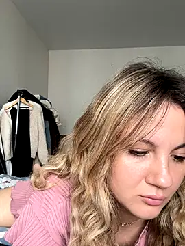 Snapshot of mollygirll chatting on October 3, 9:22 am mollygirll online show from October 3, 9:22 am