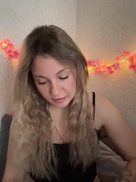 Snapshot of mollygirll chatting on October 13, 9:33 am mollygirll online show from October 13, 9:33 am