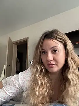 Snapshot of mollygirll chatting on October 2, 8:29 am mollygirll online show from October 2, 8:29 am