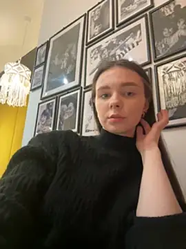 Snapshot of MilaBee chatting on March 21, 9:23 am MilaBee online show from March 21, 9:23 am