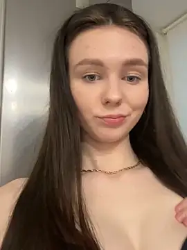 Snapshot of MilaBee chatting on March 21, 12:28 pm MilaBee online show from March 21, 12:28 pm