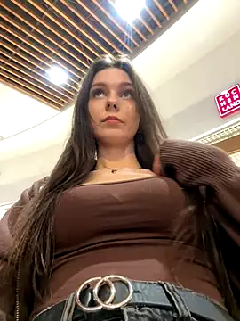 MilaBee online show from December 3, 9:20 am