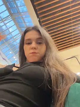 MilaBee online show from November 11, 9:15 am