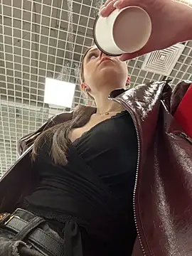 MilaBee online show from May 8, 8:29 am
