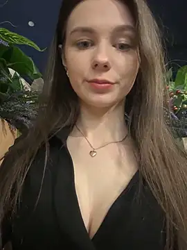 Snapshot of MilaBee chatting on January 19, 9:02 am MilaBee online show from January 19, 9:02 am