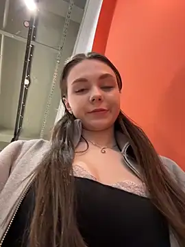 MilaBee online show from April 23, 11:38 am