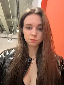 MilaBee online show from May 10, 11:36 am