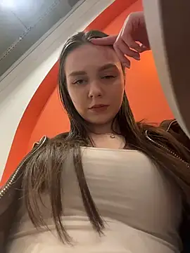 MilaBee online show from March 13, 11:15 am