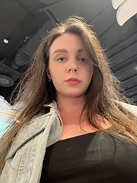 MilaBee online show from July 25, 4:35 pm